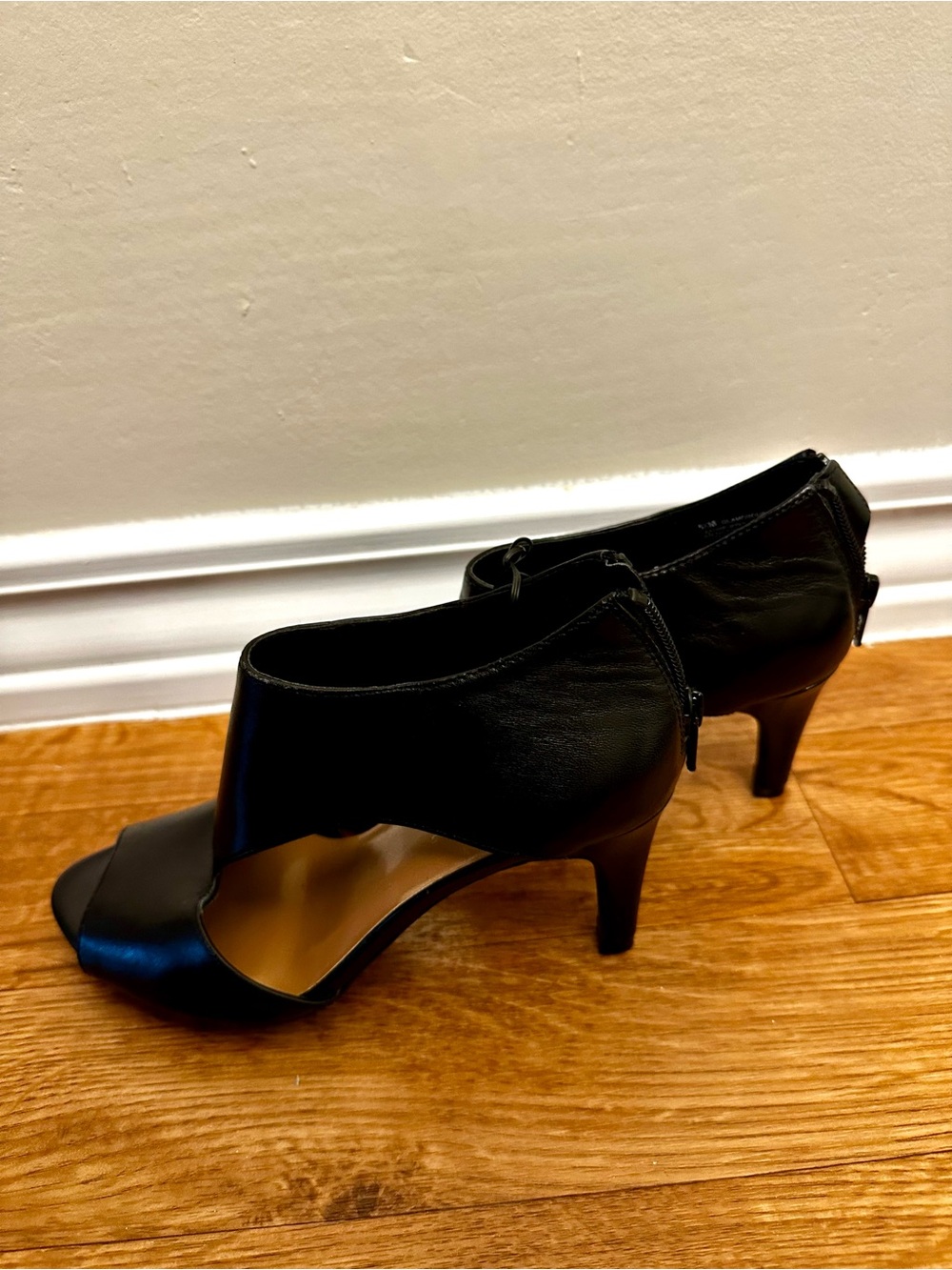 Aerosoles Heel Rest Black Cutout Peep Toe Booties Heels Size 5.5 - Picture 7 of 8